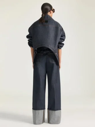 Blugi cu tivuri nefinisate