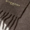 Eșarfă mare Givenchy Paris din lână de alpaca Eșarfă mare Givenchy Paris din lână de alpaca