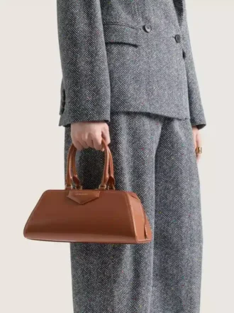 Geantă mică Antigona East-West din piele Box