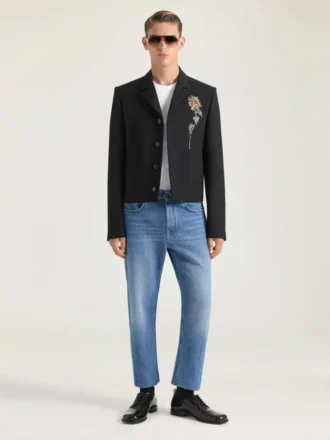 Jachetă scurtă, cu un singur rând de nasturi, din lână, cu ornamente