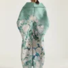 Palton lung cu tăieturi în jacquard cu trandafiri Palton lung cu tăieturi în jacquard cu trandafiri