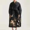Palton tip cocon din satin cu broderii și capă Palton tip cocon din satin cu broderii și capă