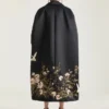 Palton tip cocon din satin cu broderii și capă Palton tip cocon din satin cu broderii și capă