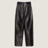 Pantaloni cu pli dublu din piele Pantaloni cu pli dublu din piele