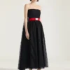 Rochie de seară bustieră cu capă în spate, din dantelă Rochie de seară bustieră cu capă în spate, din dantelă