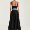 Rochie de seară decupată din dantelă și paiete Rochie de seară decupată din dantelă și paiete