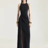 Rochie de seară drapată cu gât halter din crep cady Rochie de seară drapată cu gât halter din crep cady