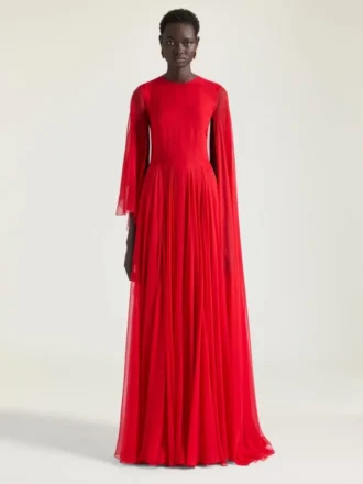 Rochie de seară drapată din șifon cu capă