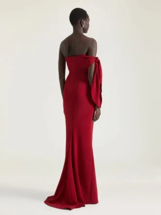 Rochie lungă de seară tip bustieră din crep, cu fundă și paiete