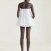 Rochie mini bustieră din dantelă cu capă Rochie mini bustieră din dantelă cu capă