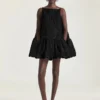 Rochie mini cu volane și decupaje din dantelă