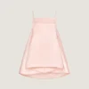 Rochie mini decupată din satin cu capă Rochie mini decupată din satin cu capă