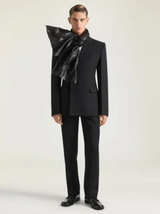 Sacou din lână, cu croială dreaptă și un singur rând de nasturi